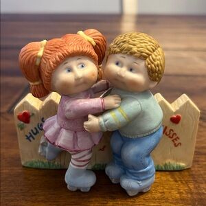 Adorable Vintage 1984Hugging Cabbage Patch Kids Figurine - Pink and Blue
